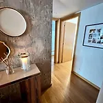 Becas House -