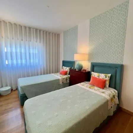 Becas House -